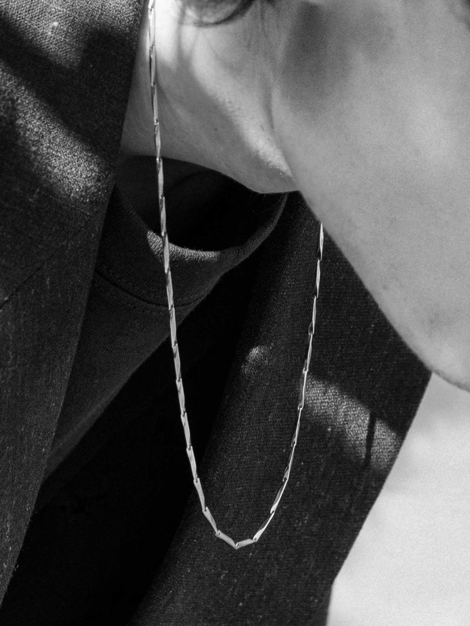 LINEAR CHAIN NECKLACE - Image 3