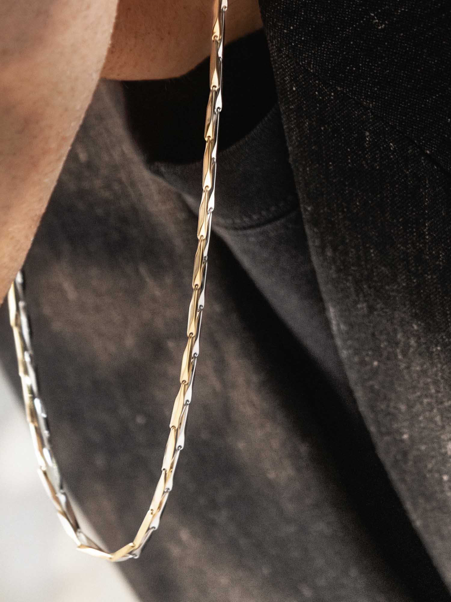 LINEAR CHAIN NECKLACE - Image 6