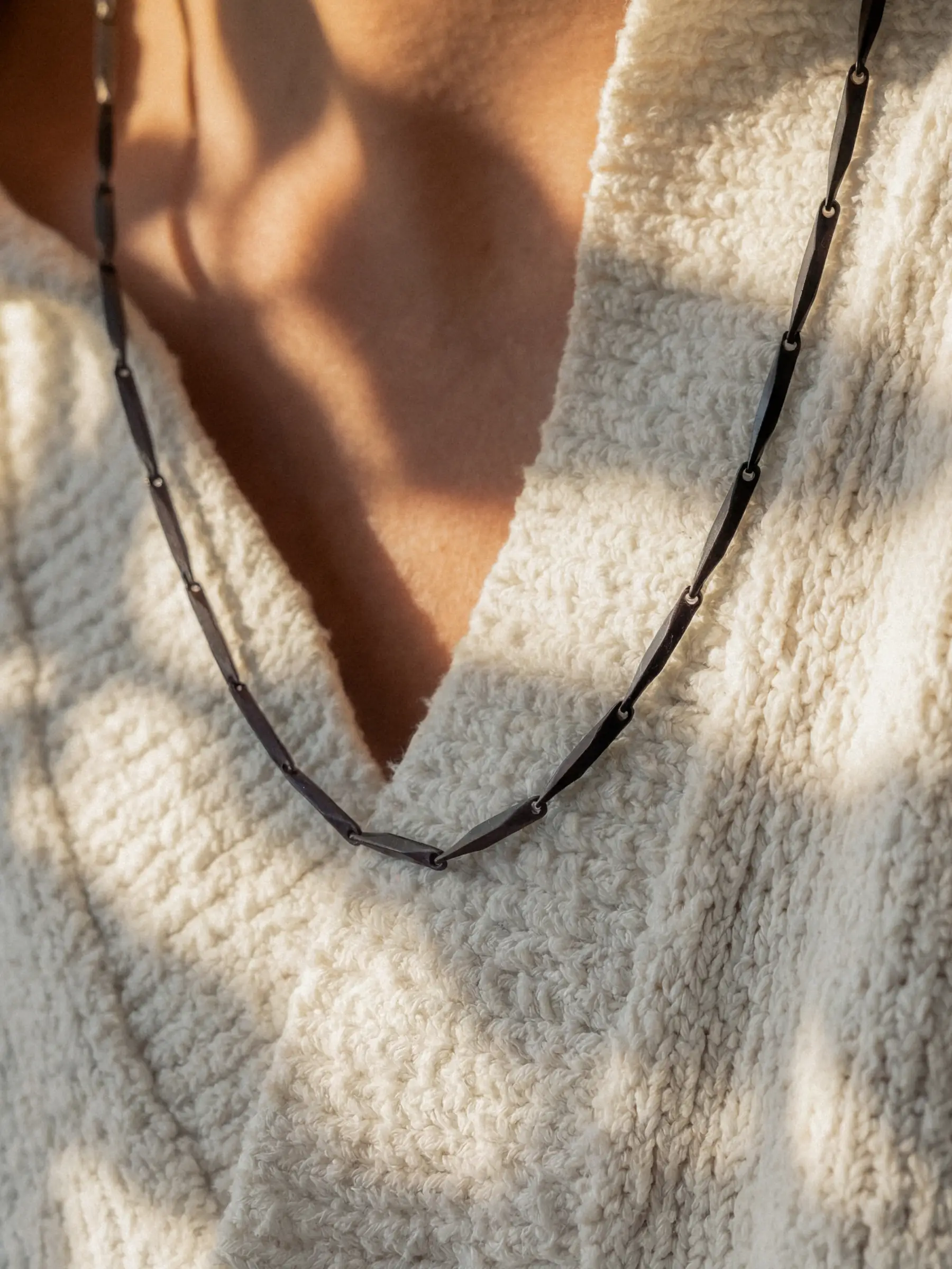 LINEAR CHAIN NECKLACE - Image 8