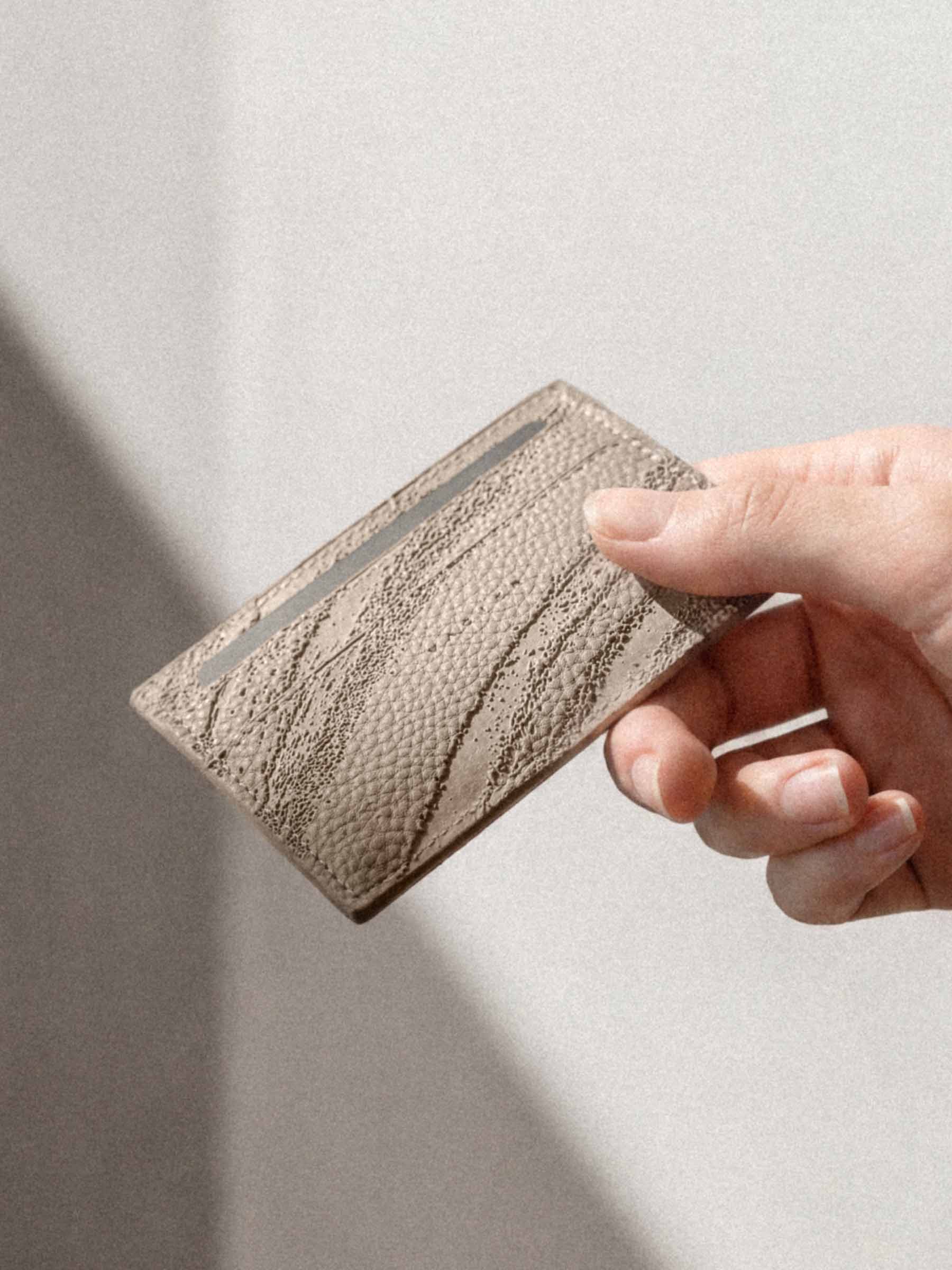 RIPPLE CARD HOLDER TAN - Image 4