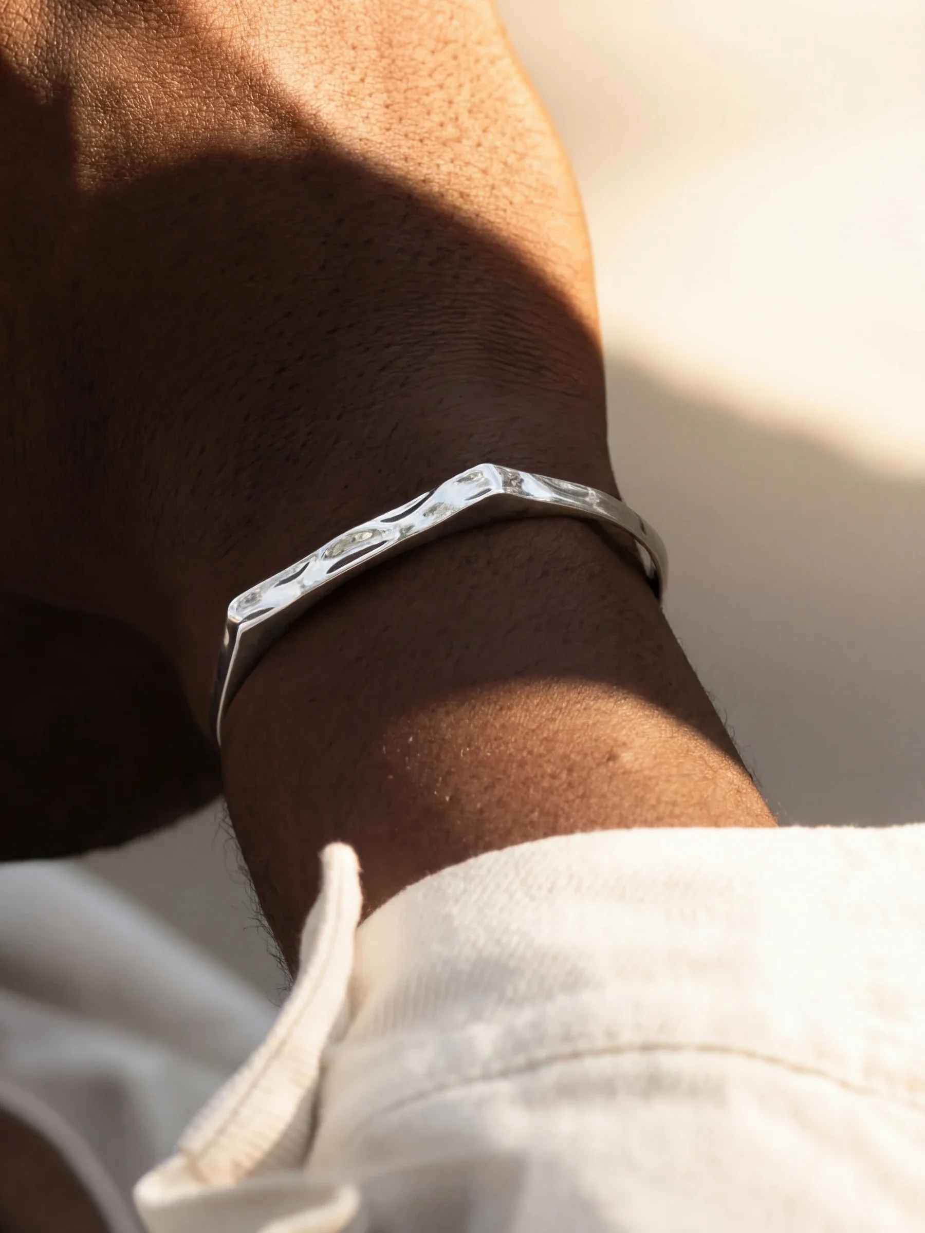RIPPLE SIGNET CUFF IN SILVER - Image 4